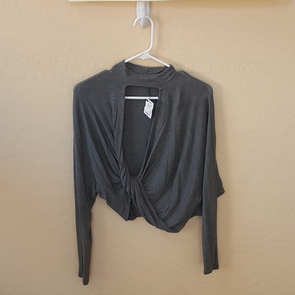 AKIRA Open Front light grey top. - Picture 4 of 6